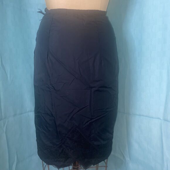 Vintage "Skirt Saver" Half Slip Size 26 Black Nylon Beverly Vogue California - Picture 4 of 8